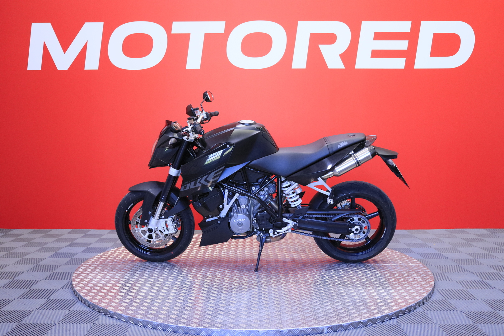 KTM - 990 - Super Duke // Juuri saapunut / Erittäin hieno / Sliparit / Huoltokirja // - Moottoripyörä