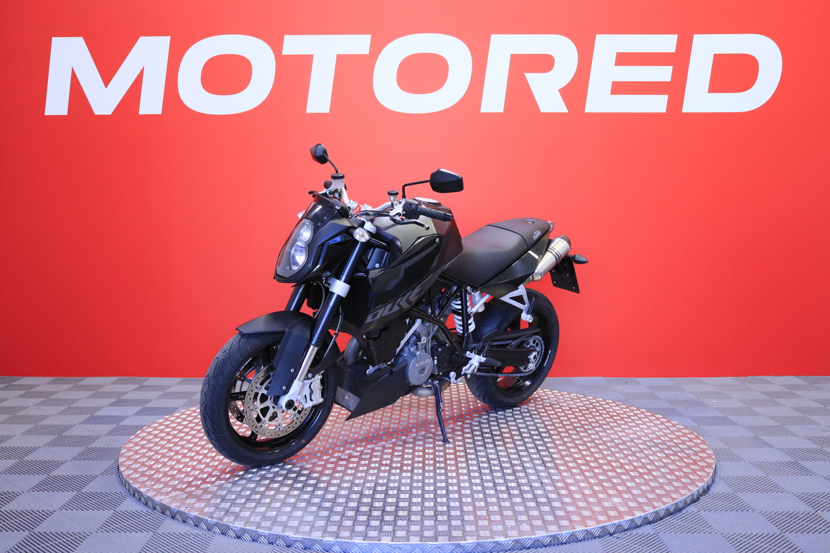 KTM - 990 - Super Duke // Juuri saapunut / Erittäin hieno / Sliparit / Huoltokirja // - Moottoripyörä