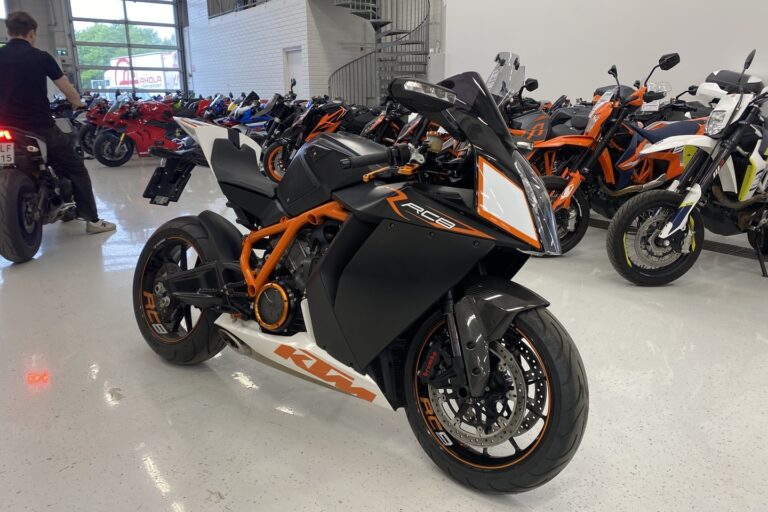 KTM - RC - 8R // Juuri saapunut! / Takovanteet  /Hiilikuitua /Huoltokirja löytyy - Moottoripyörä