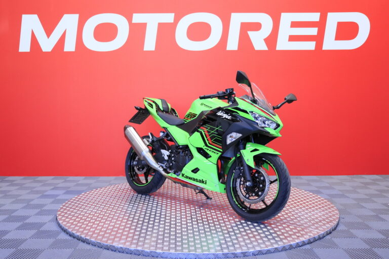 Kawasaki - NINJA - 400 // A2 / Kuin uusi! / Suomipyörä / Huoltokirja / ABS / Akrapovic Slipari // - Moottoripyörä