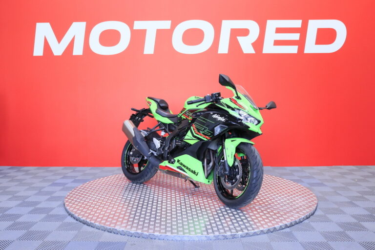 Kawasaki - NINJA - ZX-4RR // Juuri saapunut! / 1. om. / Suomi-pyörä / Shfteri / Säädettävä alusta / Huoltokirja // - Moottoripyörä
