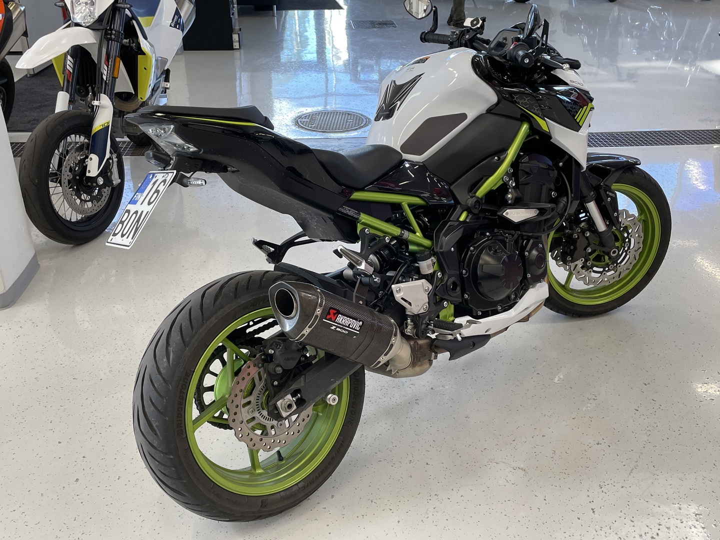 Kawasaki - Z - 900 // Akrapovic / Juuri tullut! // - Moottoripyörä