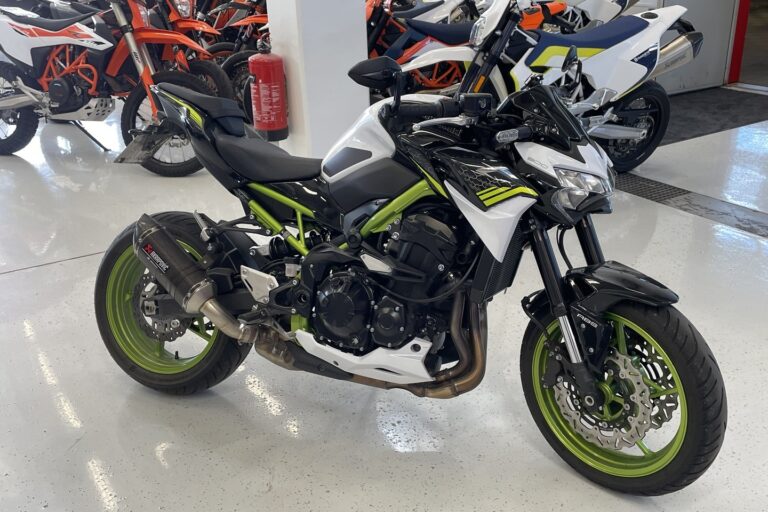 Kawasaki - Z - 900 // Akrapovic / Juuri tullut! // - Moottoripyörä