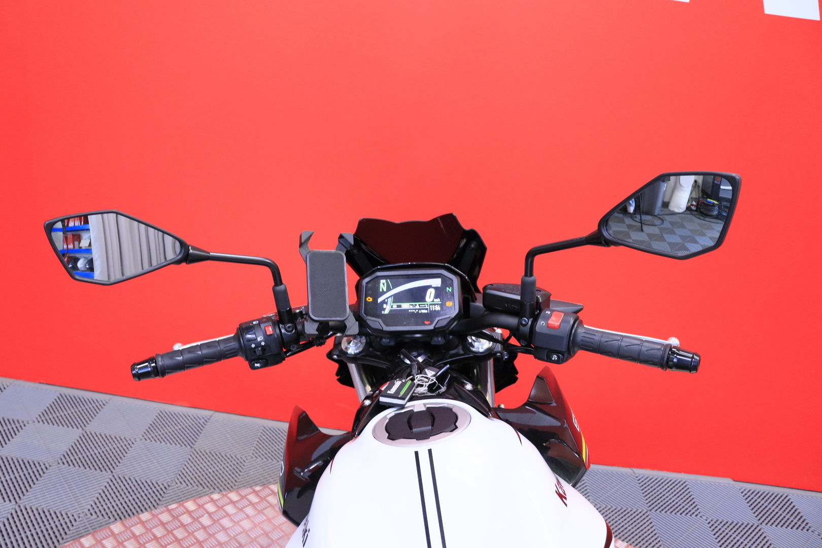 Kawasaki - Z - 650 // Yoshimura / ABS / TFT / Huoltokirja // - Moottoripyörä
