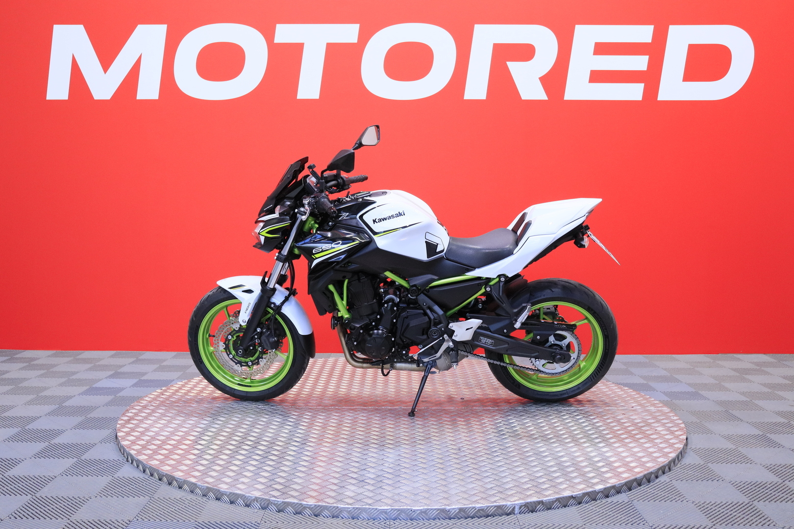 Kawasaki - Z - 650 // Yoshimura / ABS / TFT / Huoltokirja // - Moottoripyörä