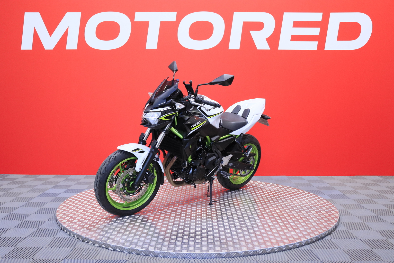 Kawasaki - Z - 650 // Yoshimura / ABS / TFT / Huoltokirja // - Moottoripyörä