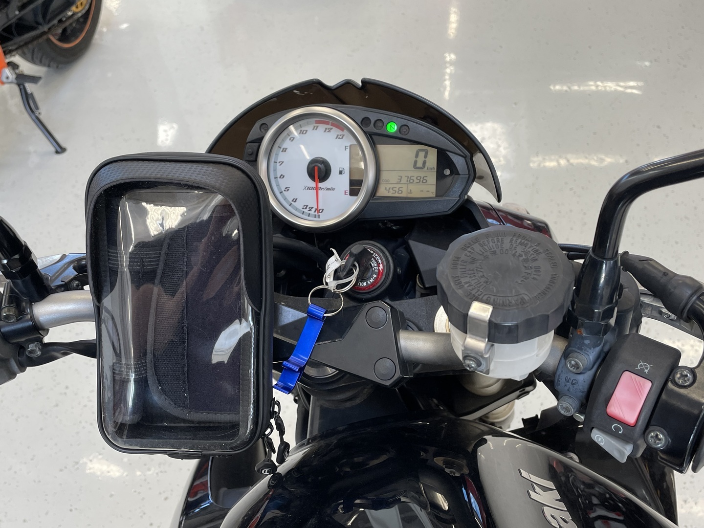 Kawasaki - Z - 1000 // Suomi-pyörä / Putkisto / Juuri saapunut // - Moottoripyörä