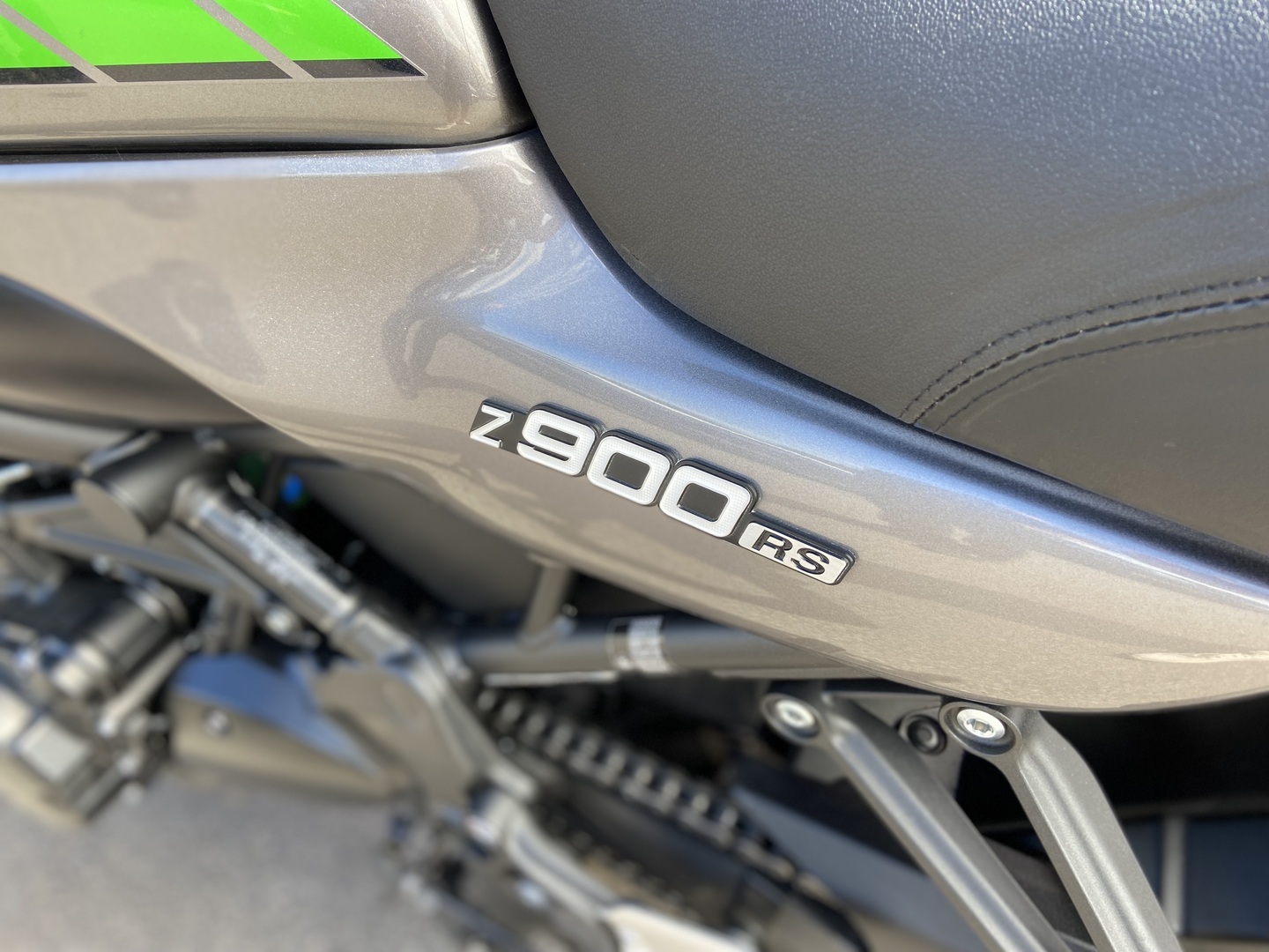 Kawasaki - Z - 900RS / Café Malli / K-TECH / Suomi-pyörä / Huoltokirja // - Moottoripyörä