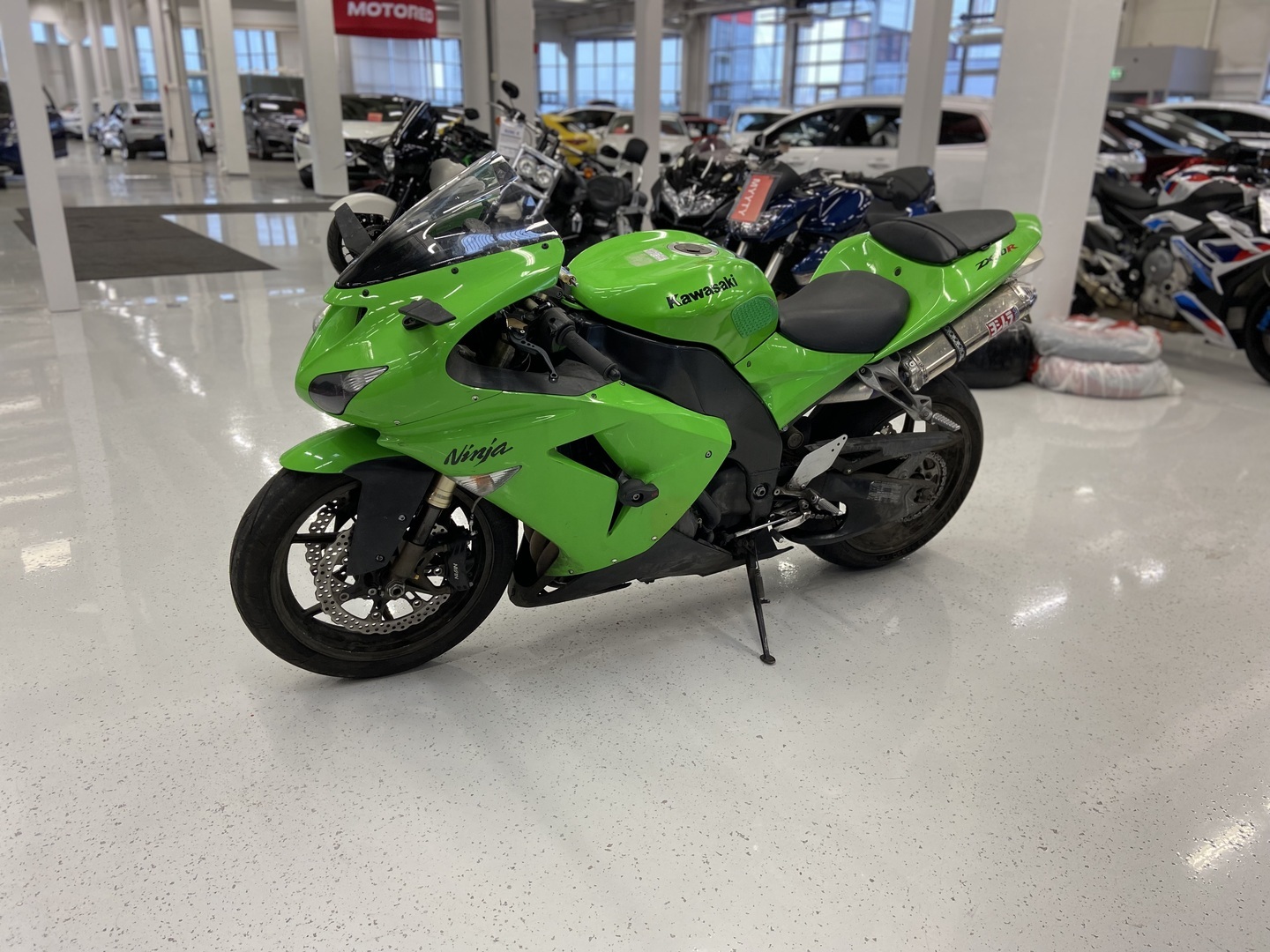 Kawasaki - ZX-10R - // Yoshimura / Öhlins / 2x-avain // - Moottoripyörä