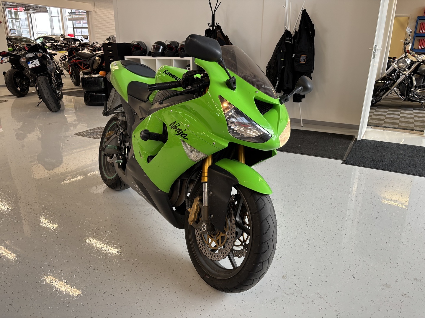 Kawasaki - ZX-6R - // Juuri saapunut / Suomi-pyörä / Slipari // - Moottoripyörä
