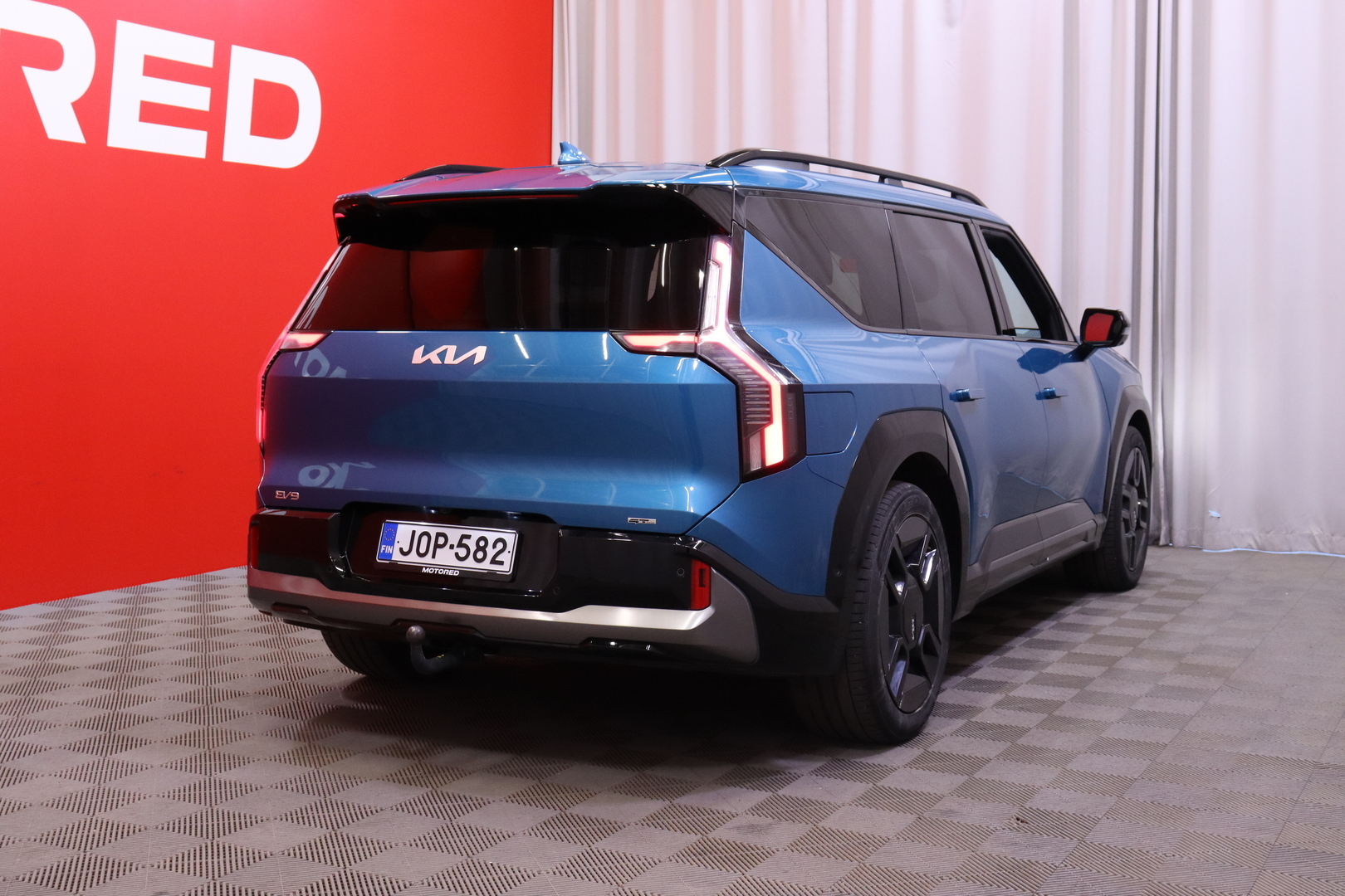 Kia - EV9 - GT-Line AWD 99,8kWh 384hv 7P 1st Edition // 360° / HUD / Panorama / Ilmastoidut penkit / LED / Meridian / Nahkapenkit // - Maastoauto