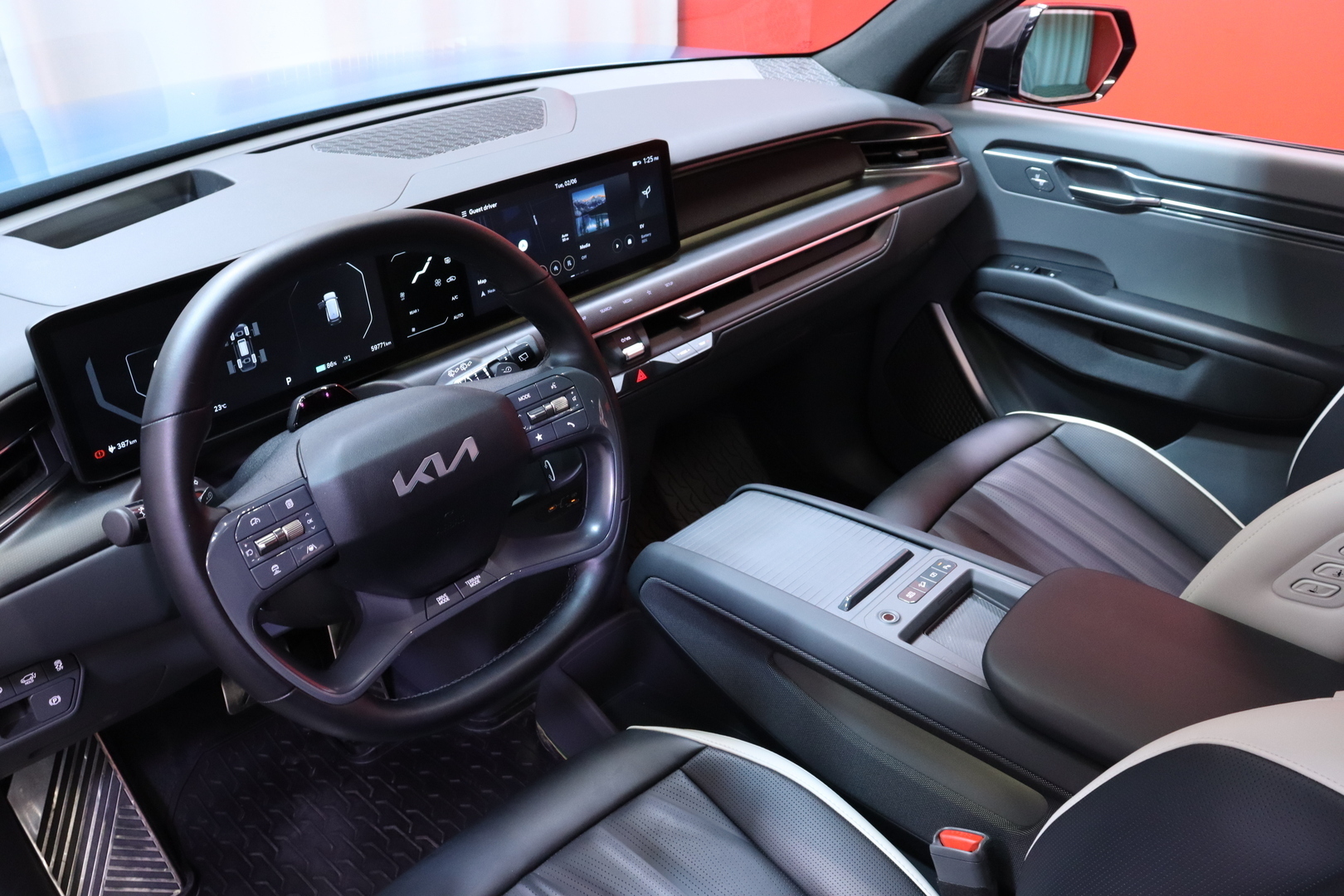Kia - EV9 - GT-Line AWD 99,8kWh 384hv 7P 1st Edition // 360° / HUD / Panorama / Ilmastoidut penkit / LED / Meridian / Nahkapenkit // - Maastoauto