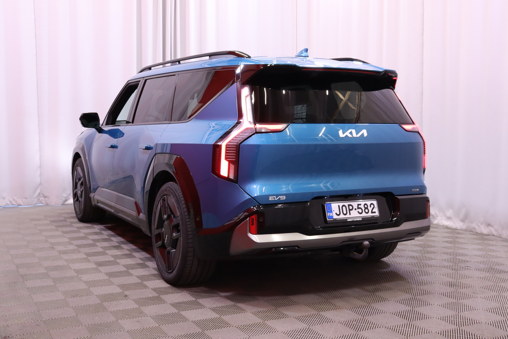 Kia - EV9 - GT-Line AWD 99,8kWh 384hv 7P 1st Edition // 360° / HUD / Panorama / Ilmastoidut penkit / LED / Meridian / Nahkapenkit // - Maastoauto