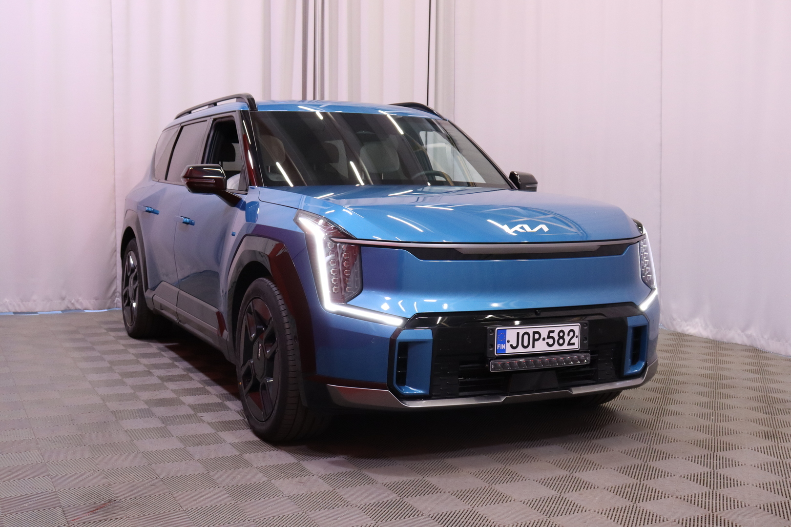 Kia - EV9 - GT-Line AWD 99,8kWh 384hv 7P 1st Edition // 360° / HUD / Panorama / Ilmastoidut penkit / LED / Meridian / Nahkapenkit // - Maastoauto