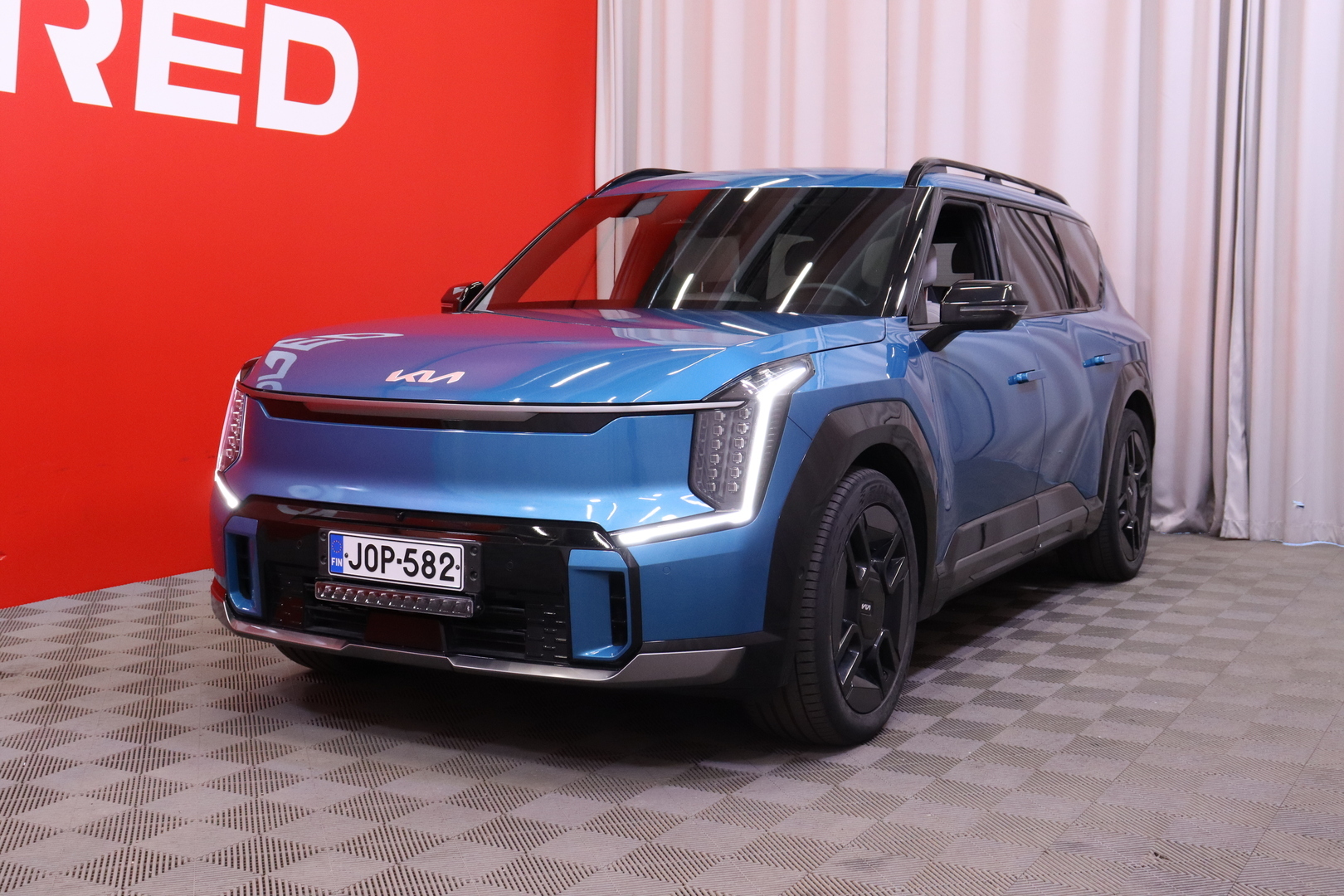 Kia - EV9 - GT-Line AWD 99,8kWh 384hv 7P 1st Edition // 360° / HUD / Panorama / Ilmastoidut penkit / LED / Meridian / Nahkapenkit // - Maastoauto
