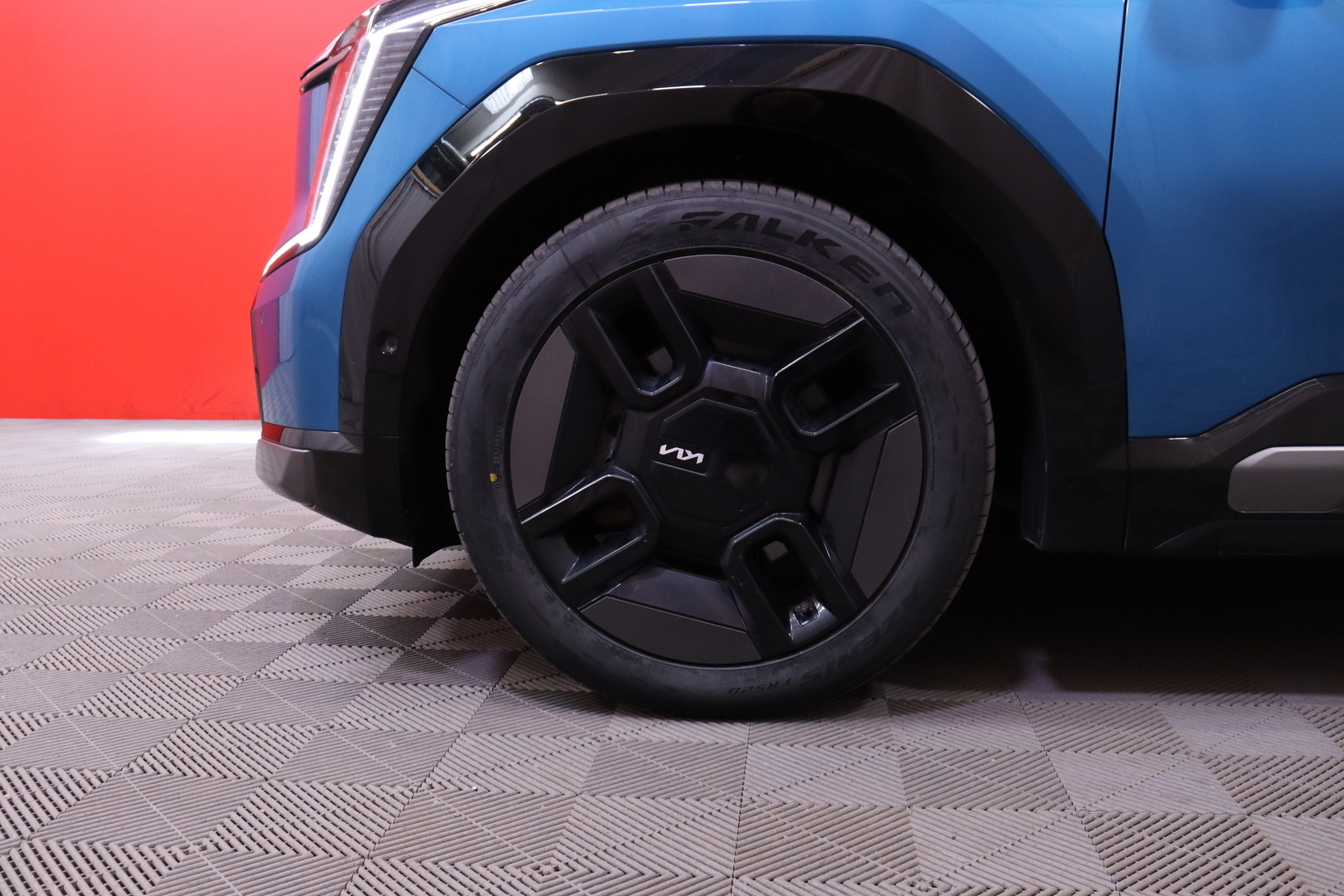 Kia - EV9 - GT-Line AWD 99,8kWh 384hv 7P 1st Edition // 360° / HUD / Panorama / Ilmastoidut penkit / LED / Meridian / Nahkapenkit // - Maastoauto