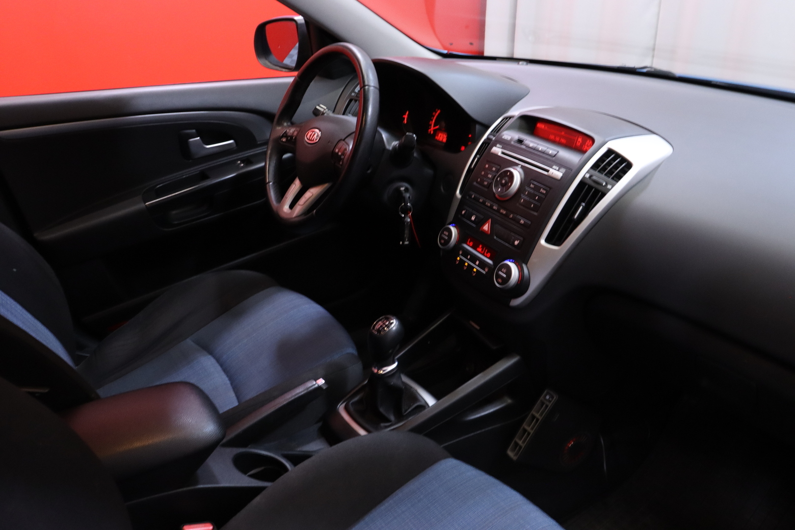 Kia - cee'd - 1,6 ISG Active SW EcoDynamics // Radio / Vakkari / Autom.ilmastointi / Lohko + sisähaara // - Farmari