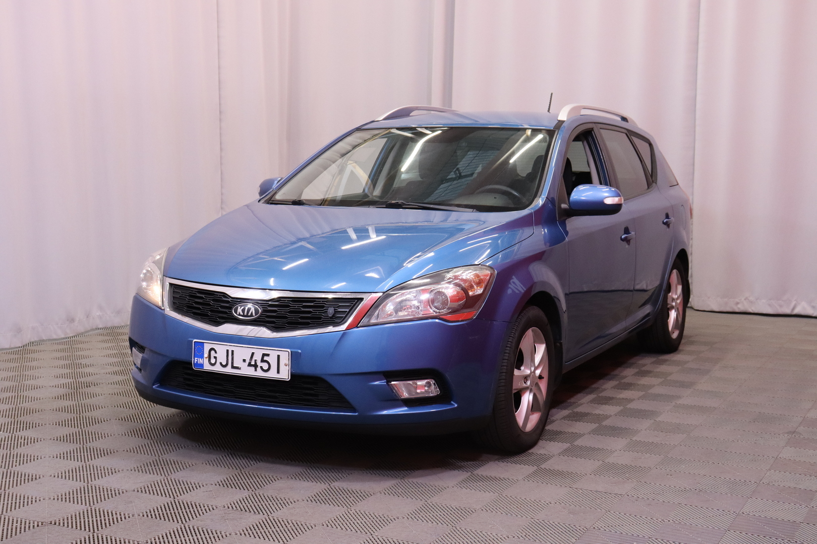 Kia - cee'd - 1,6 ISG Active SW EcoDynamics // Radio / Vakkari / Autom.ilmastointi / Lohko + sisähaara // - Farmari