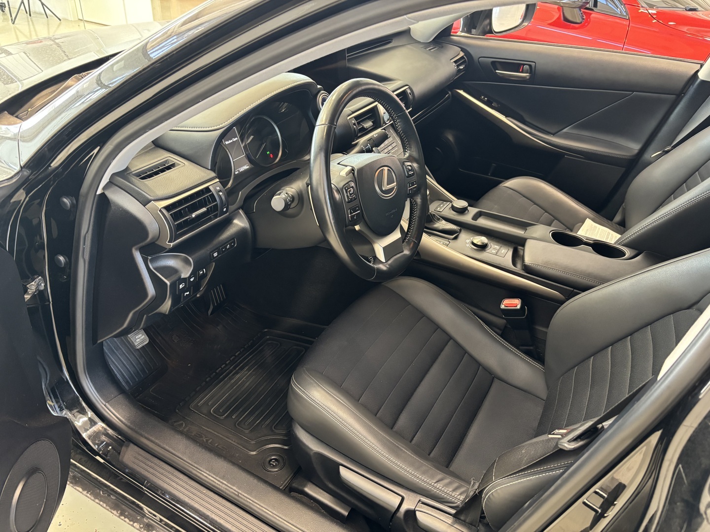 Lexus - IS - 300h Hybrid A Comfort - Sedan