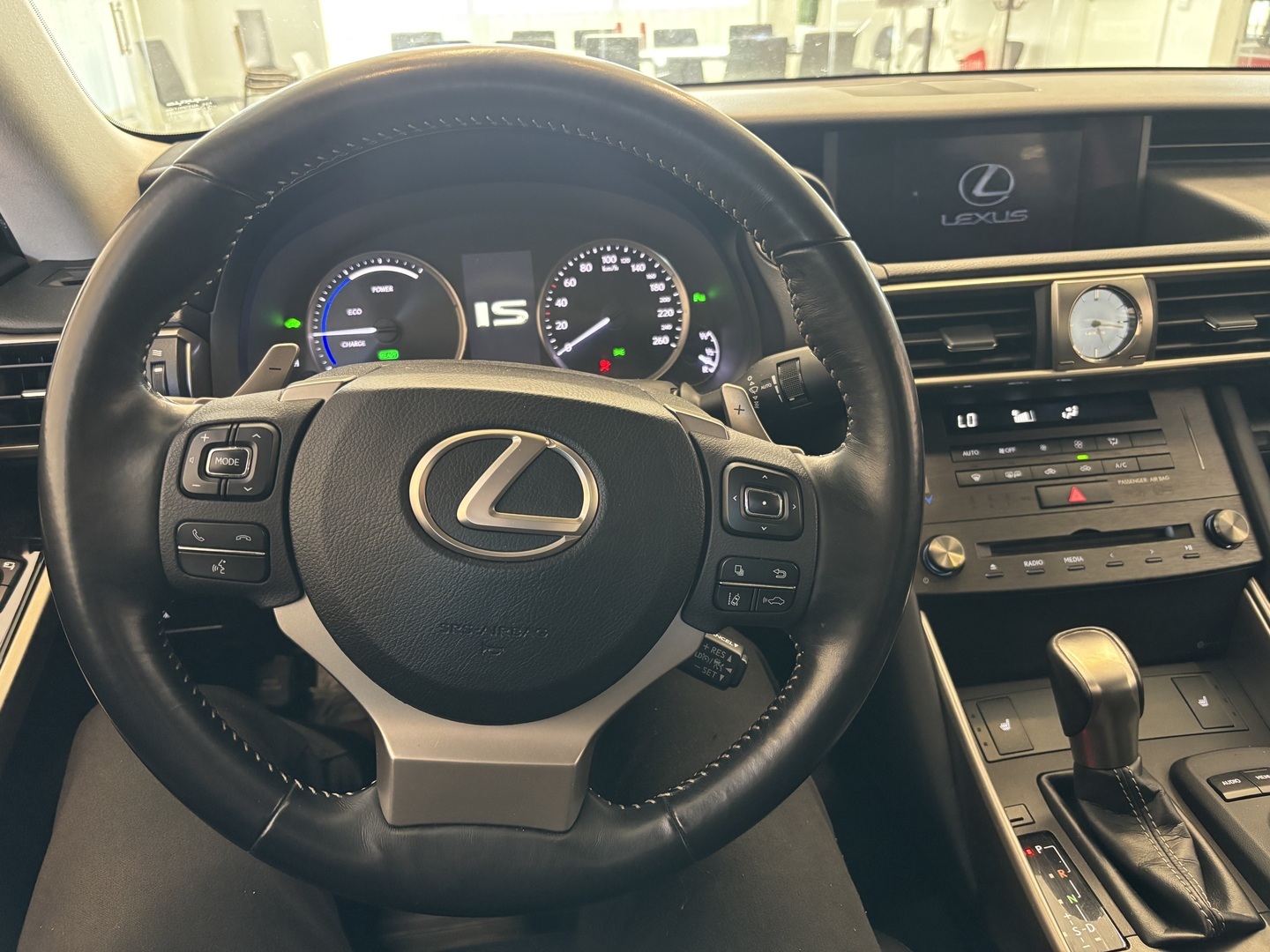 Lexus - IS - 300h Hybrid A Comfort - Sedan