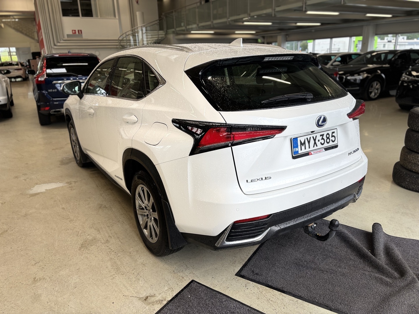 Lexus - NX - 300h AWD Business Edition - Maastoauto