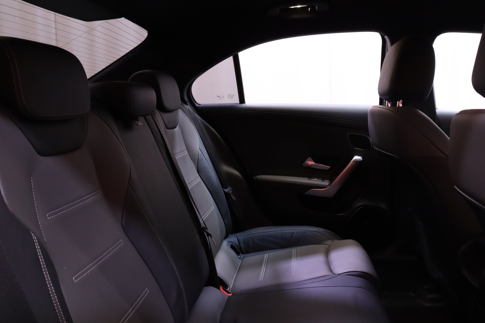 Mercedes-Benz - A - 250 e Sedan AMG // DTR+ / Blis / Burmester / 360° / Widescreen / Multibeam / Keyless / Navi // - Sedan