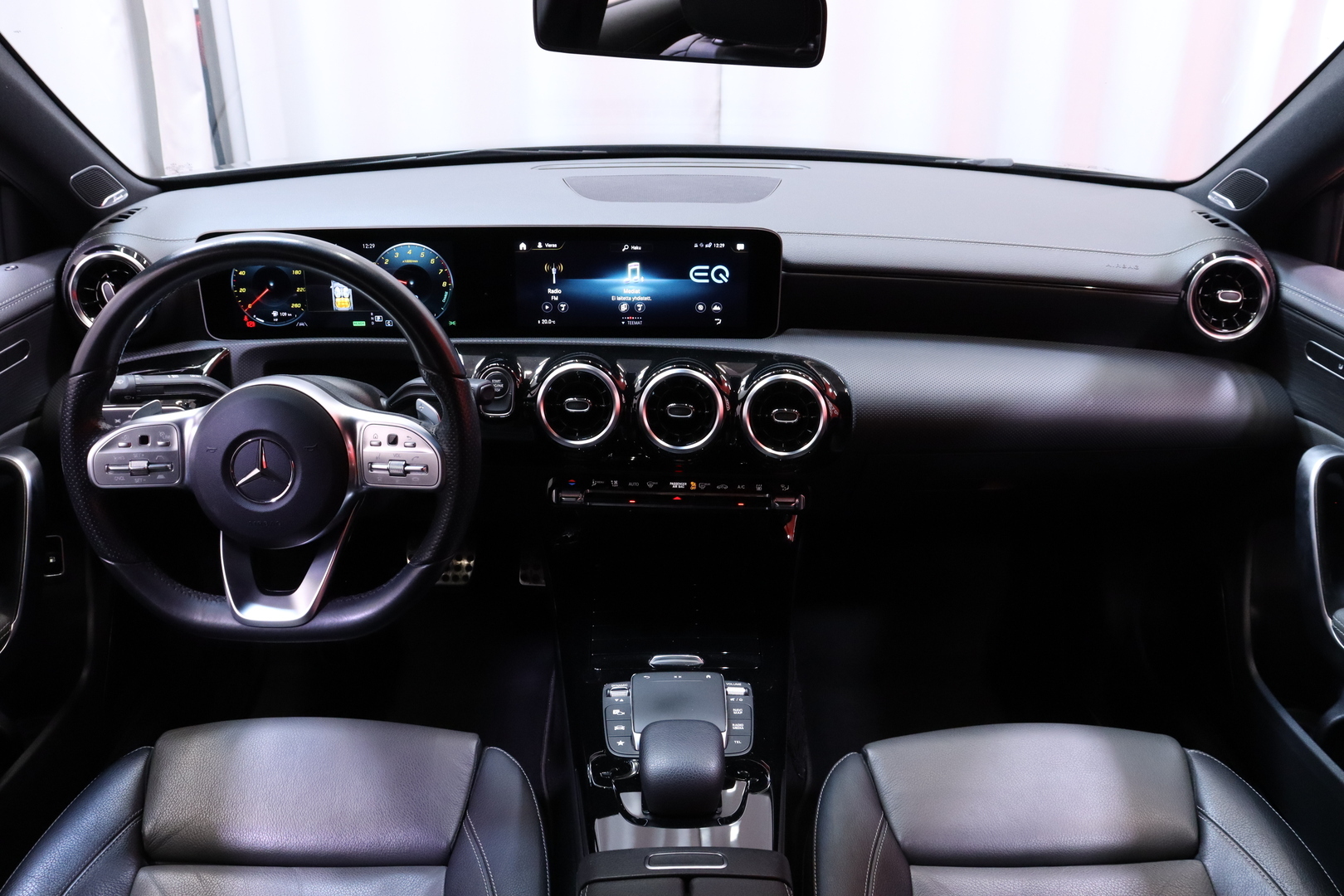 Mercedes-Benz - A - 250 e Sedan AMG // DTR+ / Blis / Burmester / 360° / Widescreen / Multibeam / Keyless / Navi // - Sedan