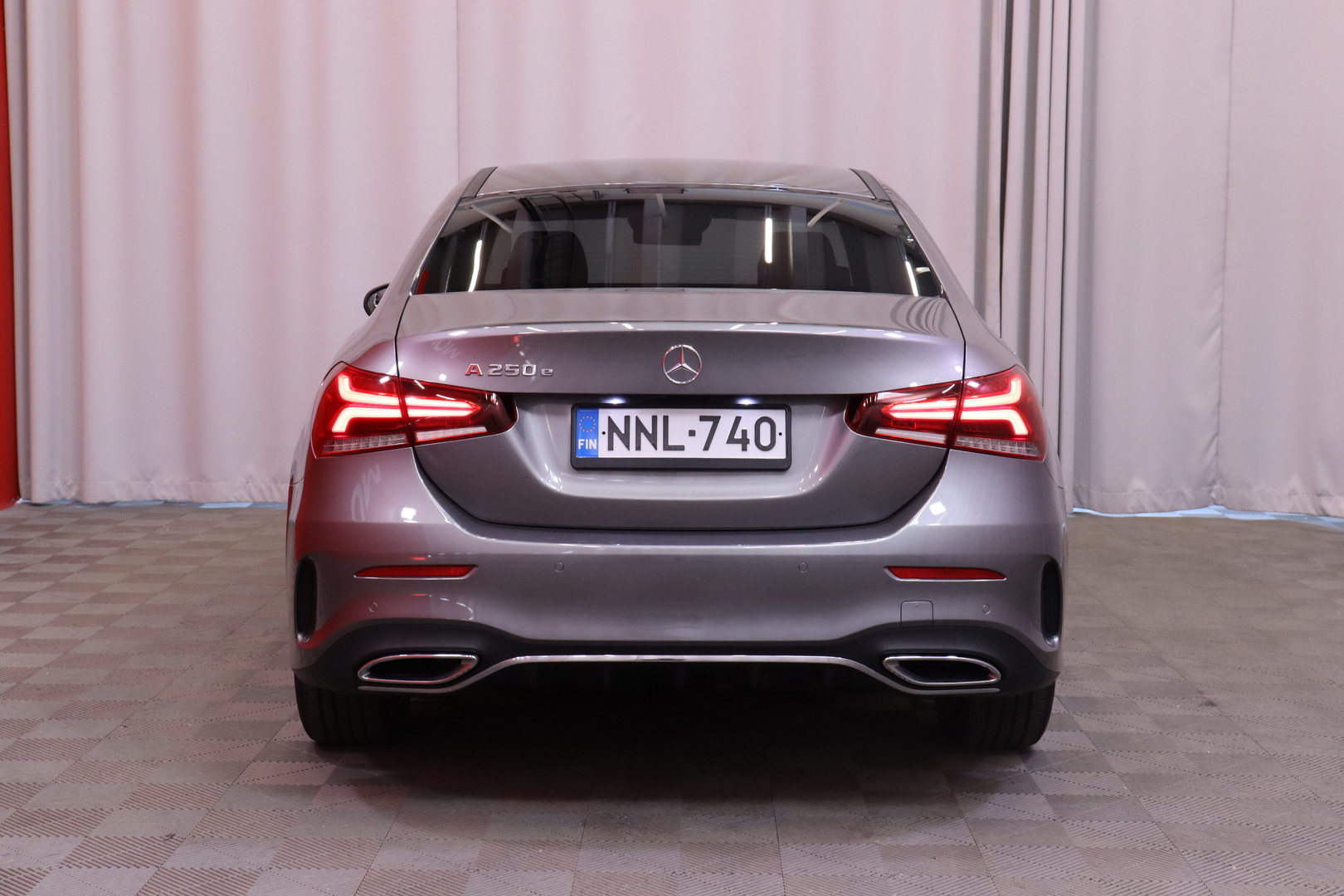 Mercedes-Benz - A - 250 e Sedan AMG // DTR+ / Blis / Burmester / 360° / Widescreen / Multibeam / Keyless / Navi // - Sedan