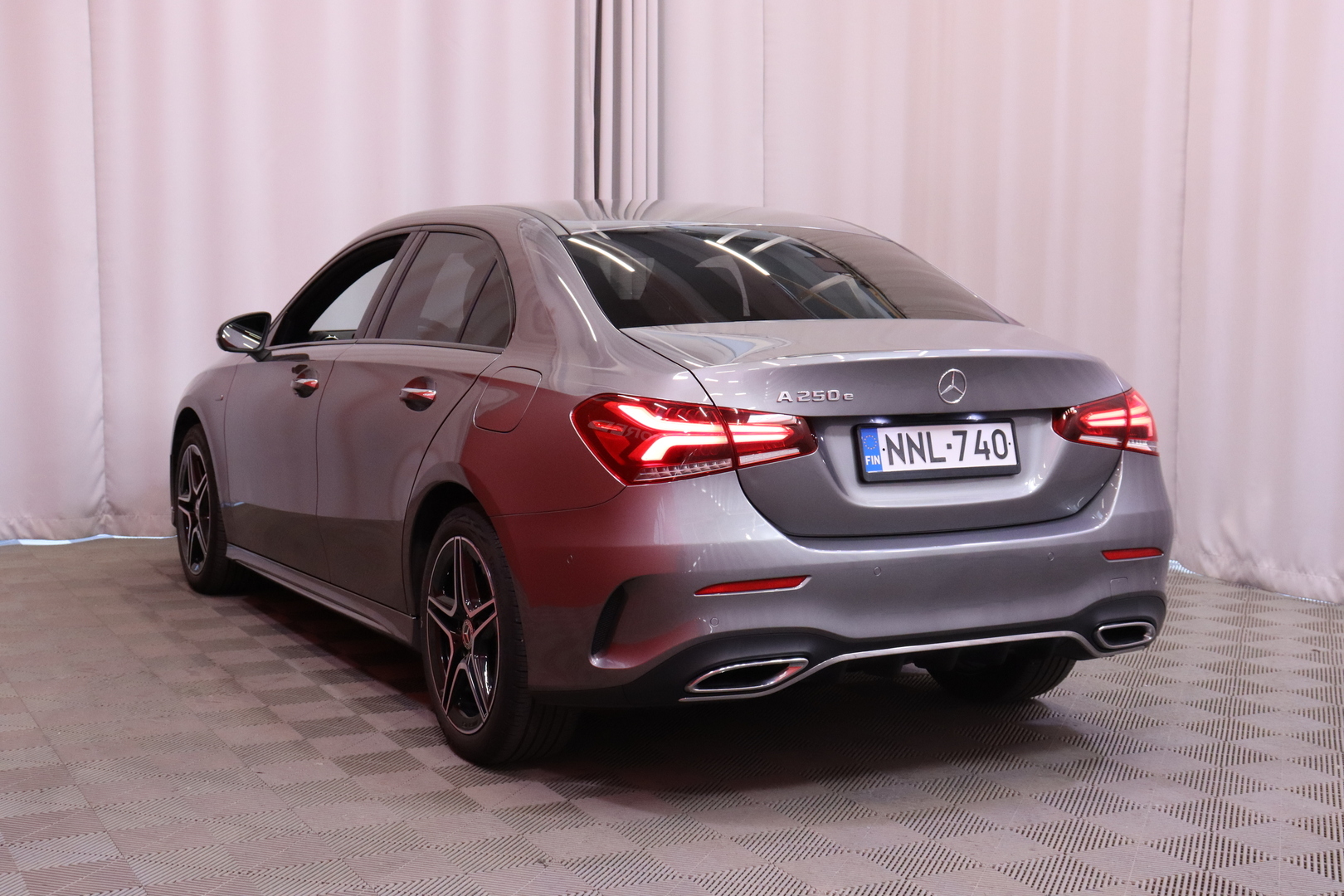Mercedes-Benz - A - 250 e Sedan AMG // DTR+ / Blis / Burmester / 360° / Widescreen / Multibeam / Keyless / Navi // - Sedan