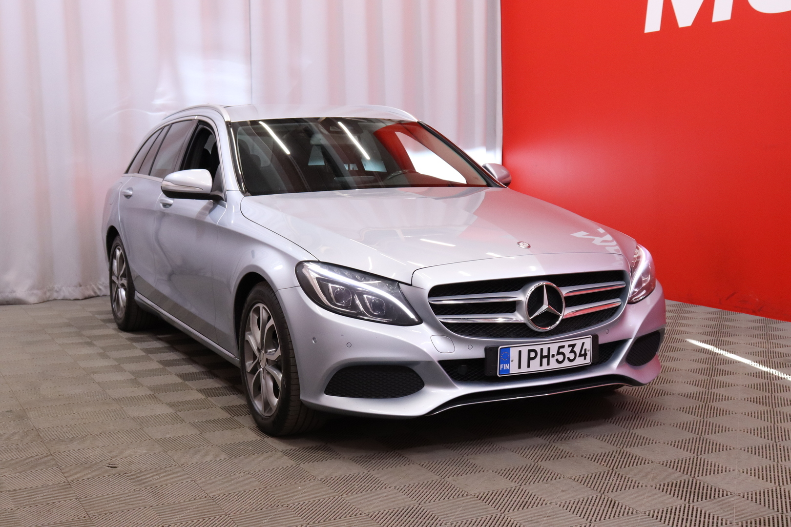 Mercedes-Benz - C - 220 BlueTEC Farmari // Pysäköintitutkat / Vakkari / Peruutuskamera / Lohko+Sisäpistoke / Navi / ILS / 2x renkaat // - Farmari