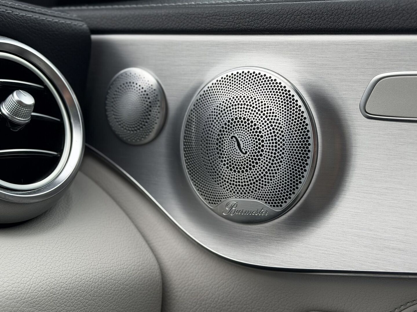 Mercedes-Benz - C - 300 Coupe AMG // Panorama / ILS / Burmester / Nahkasisusta / Sport putkisto / Lohko+sisälämmitin // - Coupe