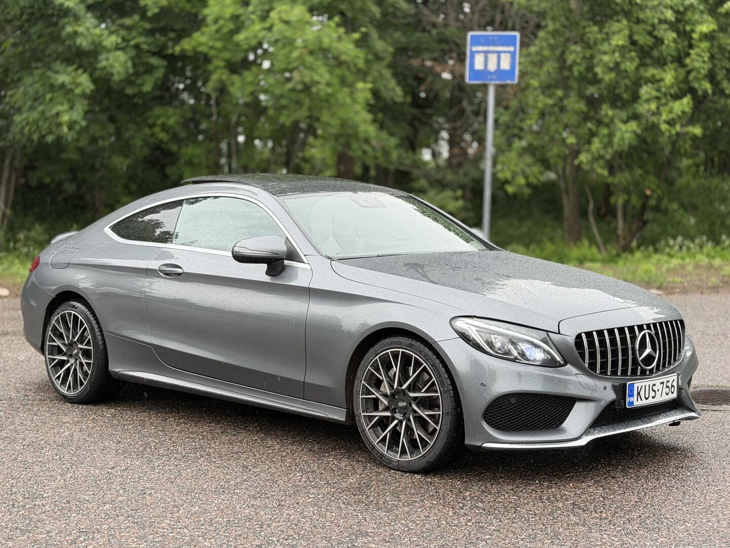 Mercedes-Benz - C - 300 Coupe AMG // Panorama / ILS / Burmester / Nahkasisusta / Sport putkisto / Lohko+sisälämmitin // - Coupe