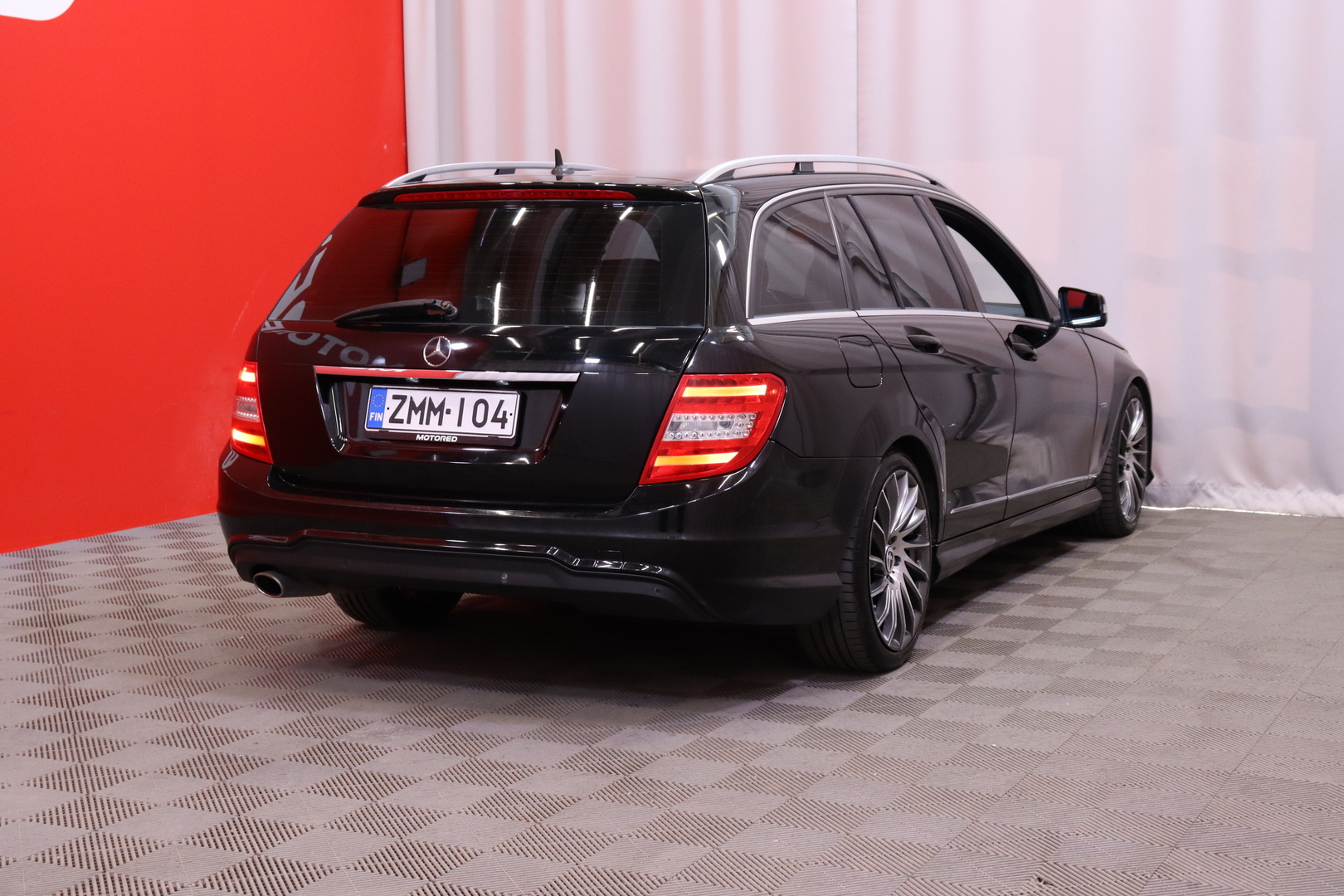 Mercedes-Benz - C - 250 CDI 4MATIC A // Amg Paketti / Sportti penkit / P.Tutka / Bluetooth / Bi-Xenon / Puolinahkasisusta // - Farmari