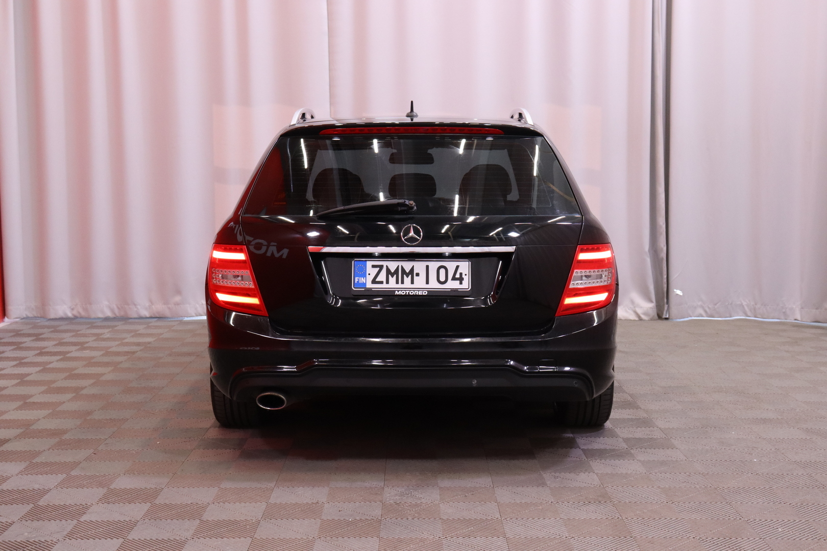 Mercedes-Benz - C - 250 CDI 4MATIC A // Amg Paketti / Sportti penkit / P.Tutka / Bluetooth / Bi-Xenon / Puolinahkasisusta // - Farmari
