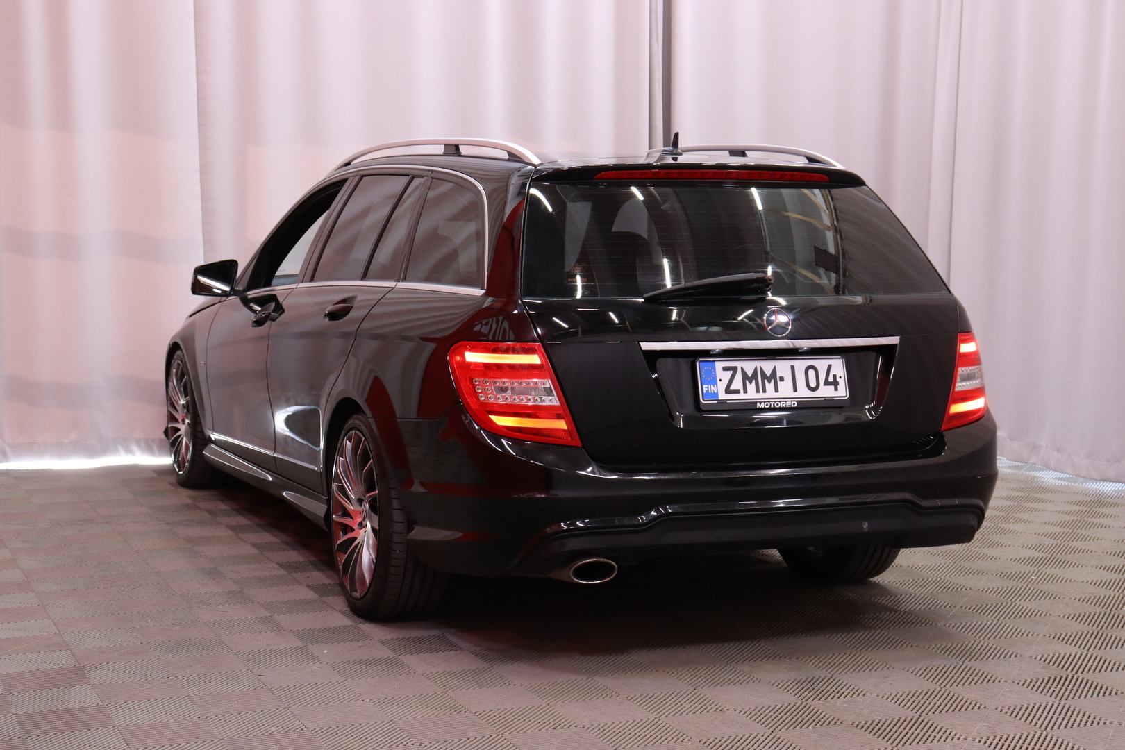 Mercedes-Benz - C - 250 CDI 4MATIC A // Amg Paketti / Sportti penkit / P.Tutka / Bluetooth / Bi-Xenon / Puolinahkasisusta // - Farmari