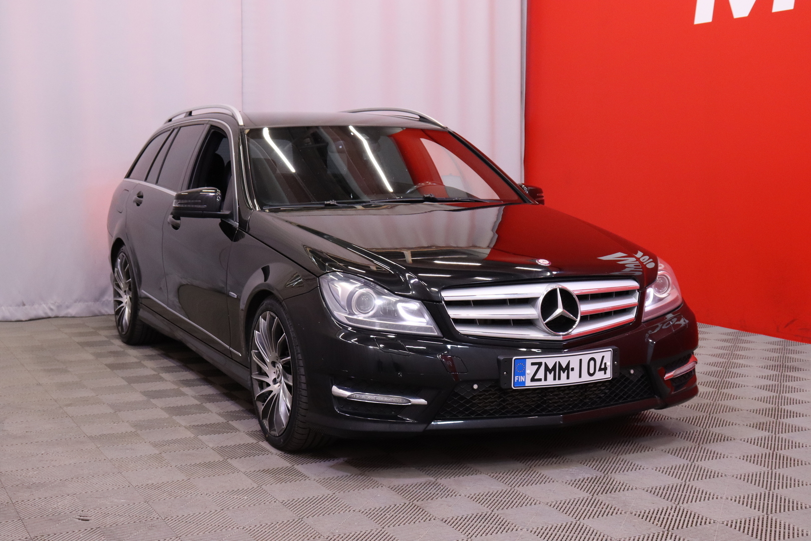 Mercedes-Benz - C - 250 CDI 4MATIC A // Amg Paketti / Sportti penkit / P.Tutka / Bluetooth / Bi-Xenon / Puolinahkasisusta // - Farmari