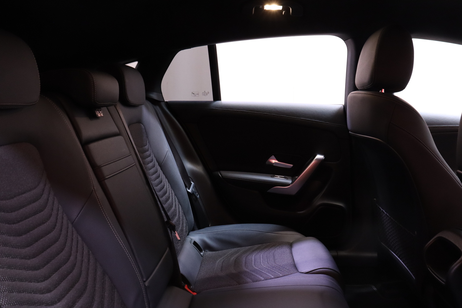 Mercedes-Benz - CLA - 250 e A Shooting Brake Business Edition // 1-om Suomi-auto / Merkkihuollettu / Distronic / Multibeam / Koukku // - Farmari