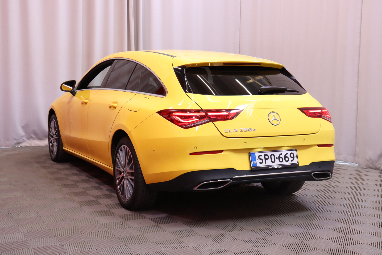 Mercedes-Benz - CLA - 250 e A Shooting Brake Business Edition // 1-om Suomi-auto / Merkkihuollettu / Distronic / Multibeam / Koukku // - Farmari
