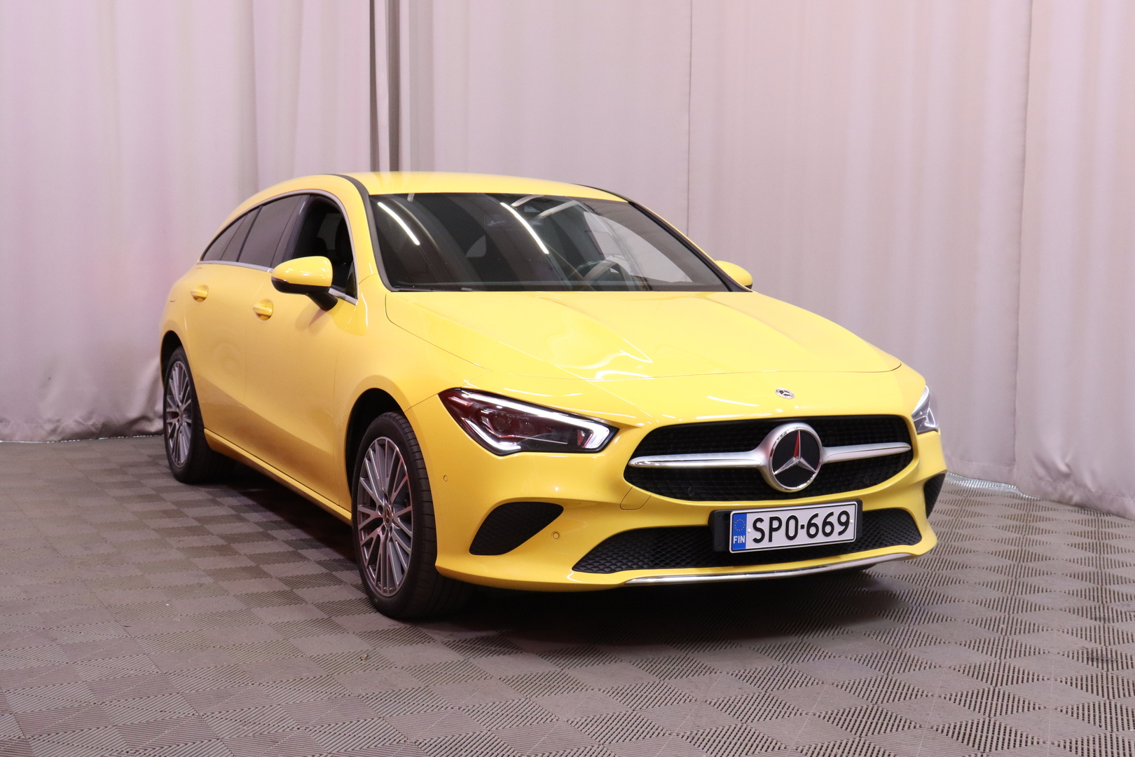 Mercedes-Benz - CLA - 250 e A Shooting Brake Business Edition // 1-om Suomi-auto / Merkkihuollettu / Distronic / Multibeam / Koukku // - Farmari