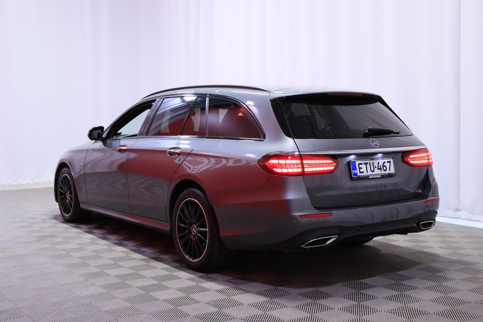 Mercedes-Benz - E - 300 de 4MATIC T A Business AMG EQ Power // Burmester / Multibeam LED / Vetokoukku / Lohko / Widescreen / Night paketti / - Farmari
