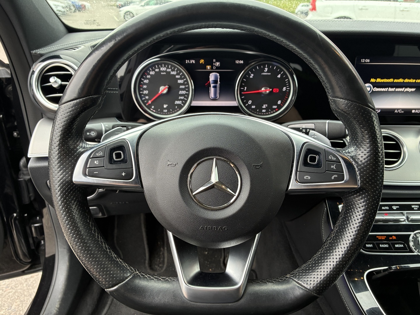 Mercedes-Benz - E - 220 D 4MATIC AMG // Webasto / Burmester / Multibeam / Kamera / Koukku / Night paketti - Farmari
