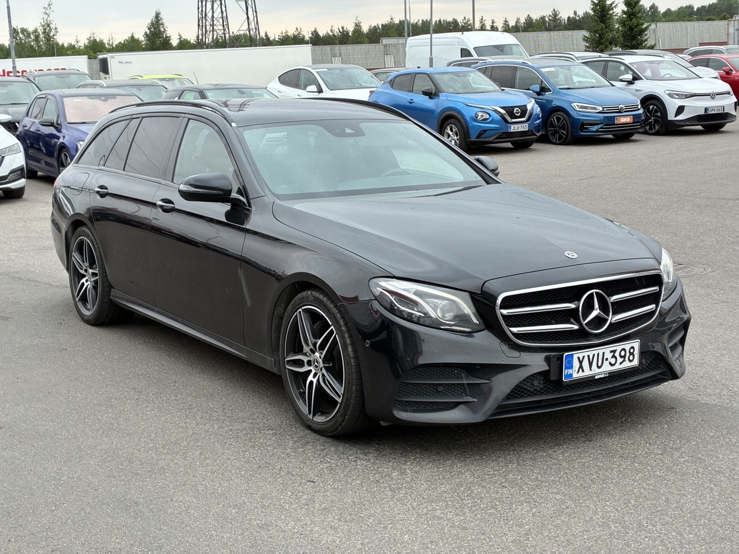 Mercedes-Benz - E - 220 D 4MATIC AMG // Webasto / Burmester / Multibeam / Kamera / Koukku / Night paketti - Farmari
