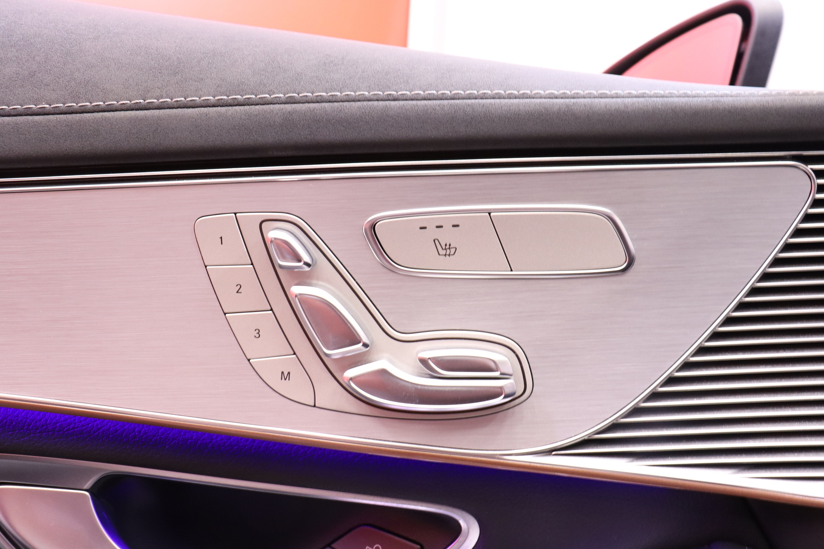 Mercedes-Benz - EQC - 400 4MATIC Business AMG // BURMESTER / 1-Om / Suomi-auto / Distronic+ / Burmester / Koukku / HUD / 360° / Muistipenkit / LED // - Maastoauto