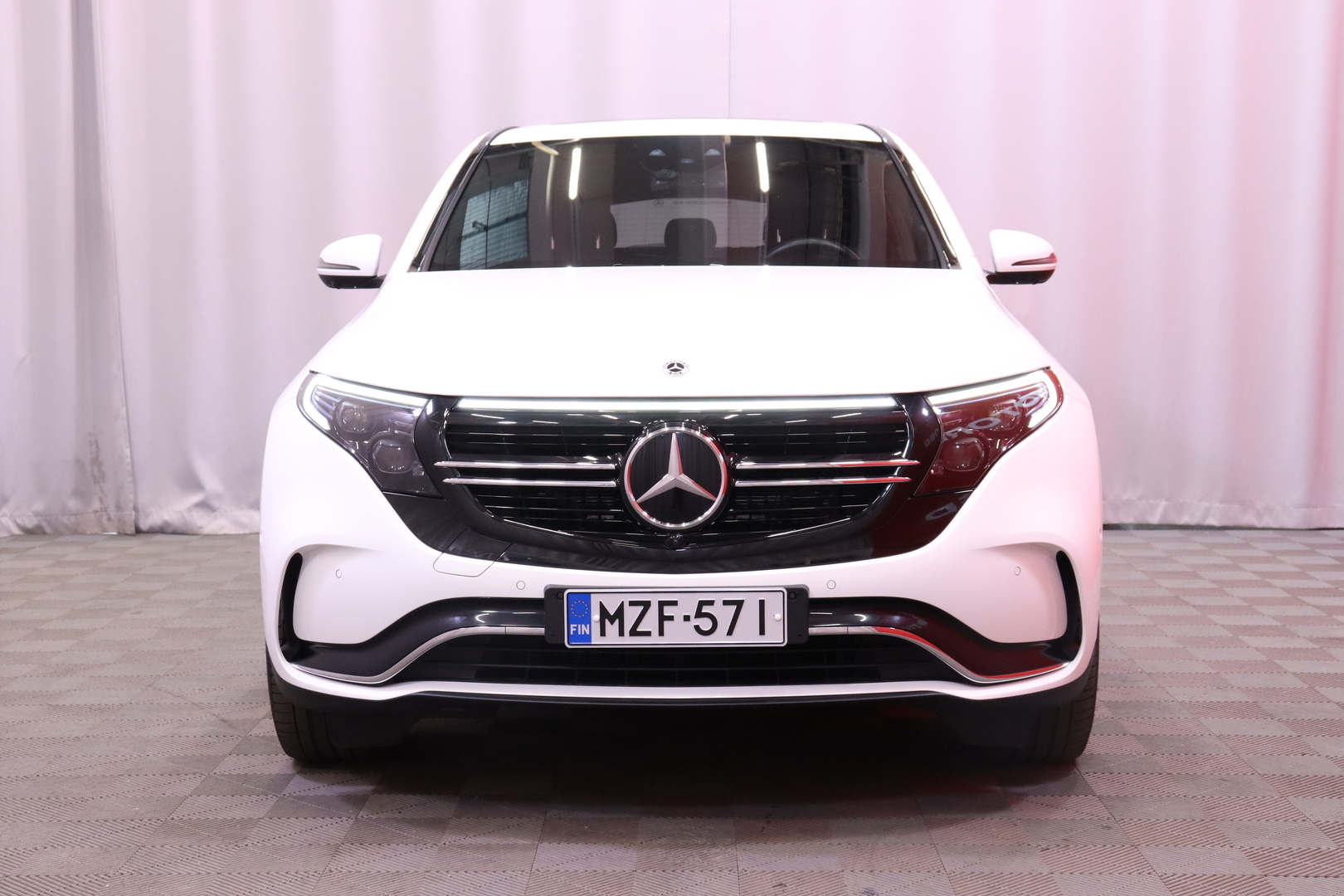 Mercedes-Benz - EQC - 400 4MATIC Business AMG // BURMESTER / 1-Om / Suomi-auto / Distronic+ / Burmester / Koukku / HUD / 360° / Muistipenkit / LED // - Maastoauto