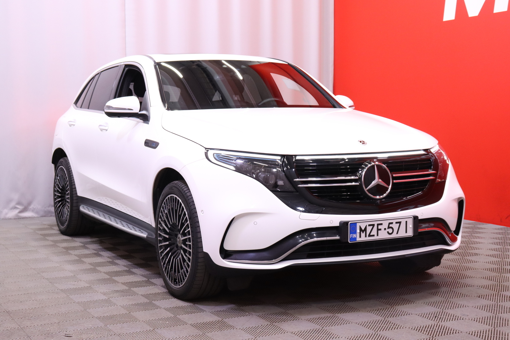 Mercedes-Benz - EQC - 400 4MATIC Business AMG // BURMESTER / 1-Om / Suomi-auto / Distronic+ / Burmester / Koukku / HUD / 360° / Muistipenkit / LED // - Maastoauto