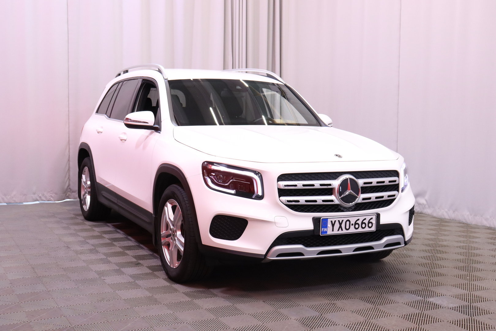 Mercedes-Benz - GLB - 200 d 4MATIC A Business 7P // 1.om Suomi-auto / Multibeam / Kamera / IHC+ / koukku / Vakkari / Lohko & Puhallin // - Maastoauto