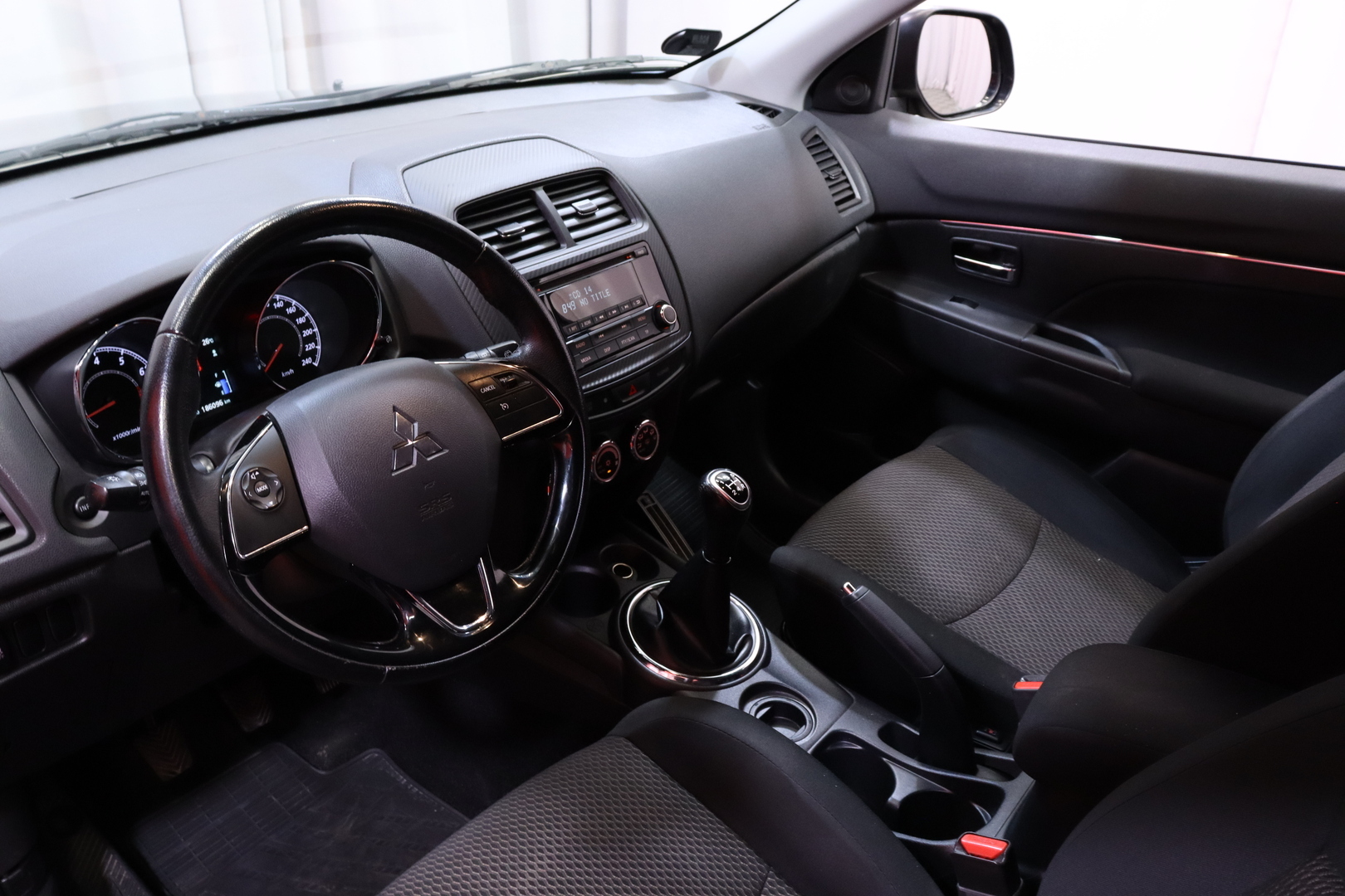 Mitsubishi - ASX - 1,6 MIVEC Invite 5MT // Autom. ilmastointi / Lohkolämmitin + sisähaara / Radio / Penkinlämmittimet / Vakkari // - Farmari