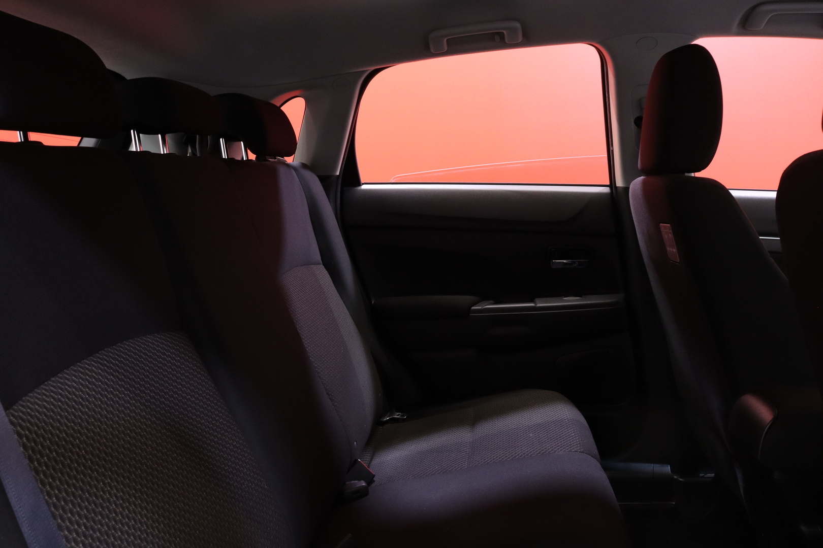 Mitsubishi - ASX - 1,6 MIVEC Invite 5MT // Autom. ilmastointi / Lohkolämmitin + sisähaara / Radio / Penkinlämmittimet / Vakkari // - Farmari