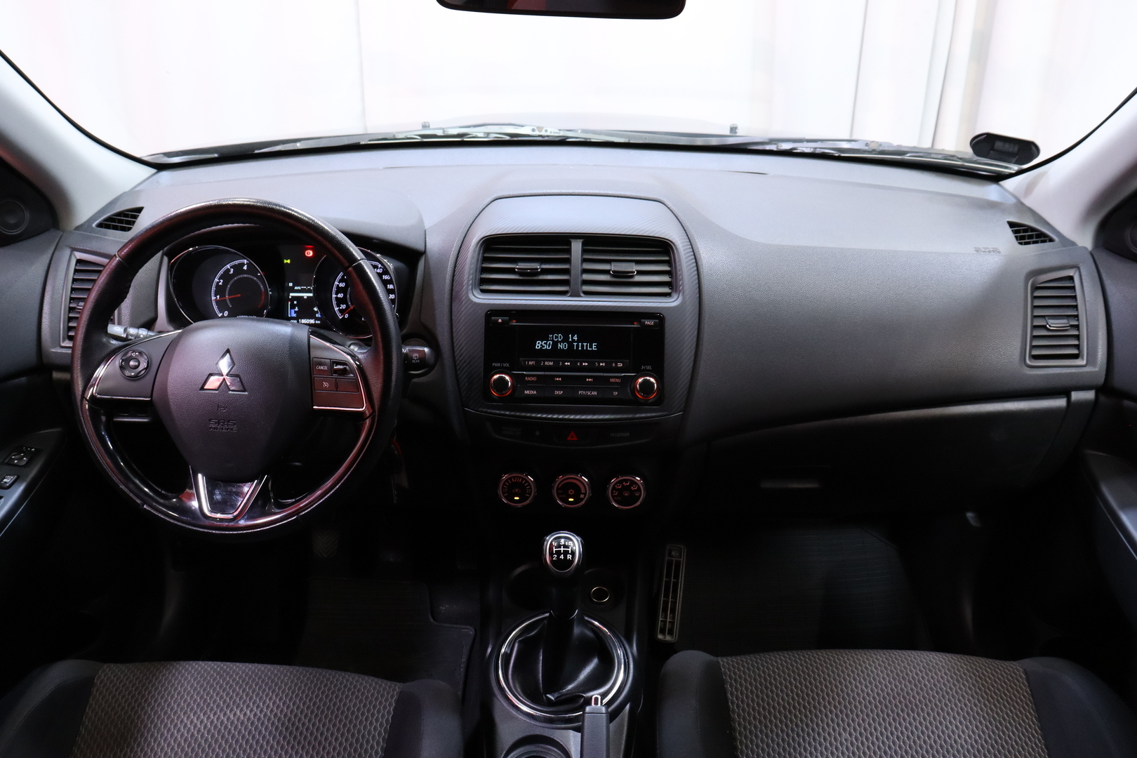 Mitsubishi - ASX - 1,6 MIVEC Invite 5MT // Autom. ilmastointi / Lohkolämmitin + sisähaara / Radio / Penkinlämmittimet / Vakkari // - Farmari