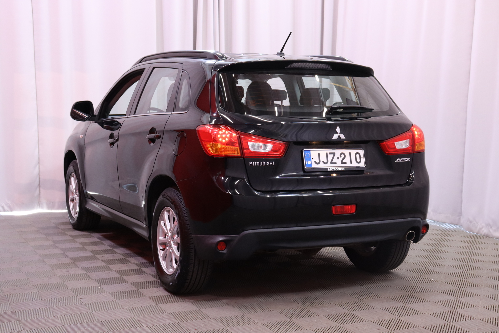 Mitsubishi - ASX - 1,6 MIVEC Invite 5MT // Autom. ilmastointi / Lohkolämmitin + sisähaara / Radio / Penkinlämmittimet / Vakkari // - Farmari